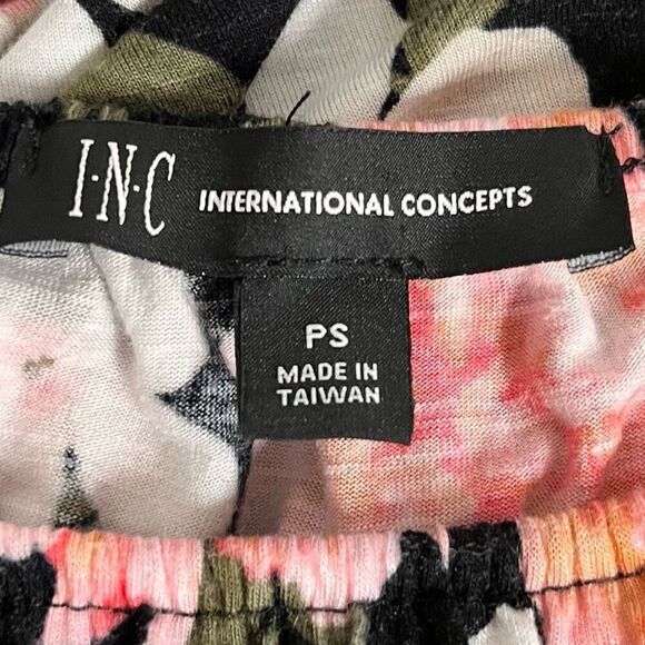 I N C Black Floral Top   Sz PS   GUC - Picture 3 of 4